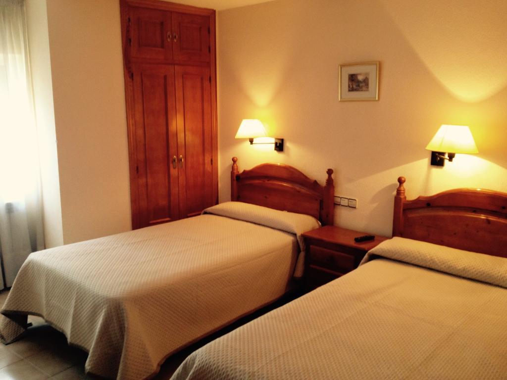 Hostal Nicolas مديناسيلي الغرفة الصورة